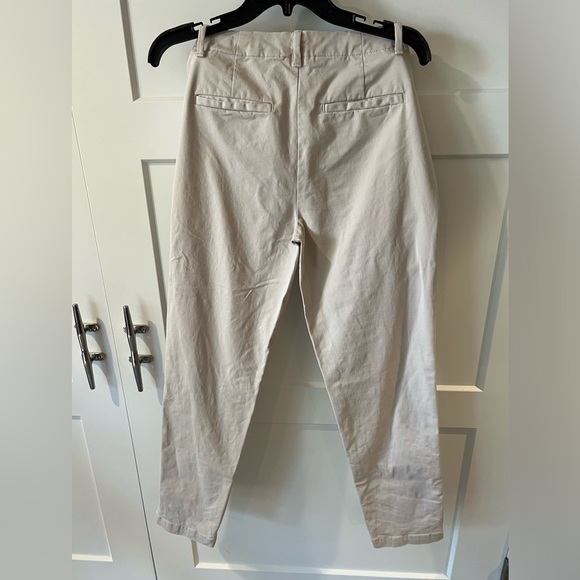 Banana Republic NWOT chinos size 4 - Picture 2 of 3